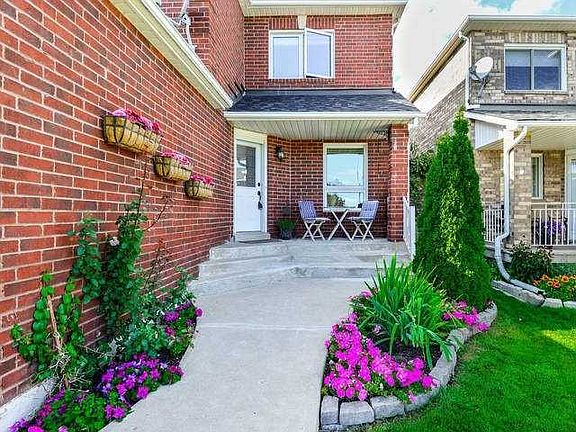 2nd image of 327 Marshall Cres