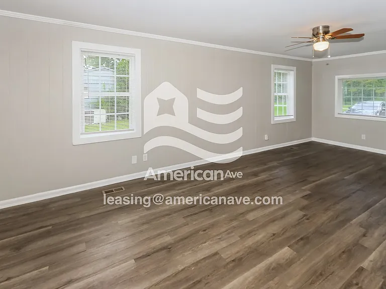 1542754_002_wm_-_living_room_13062772.jpg