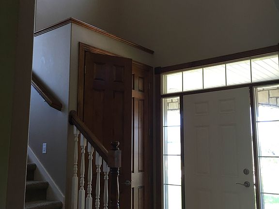 Entry way/ stairs to upper 