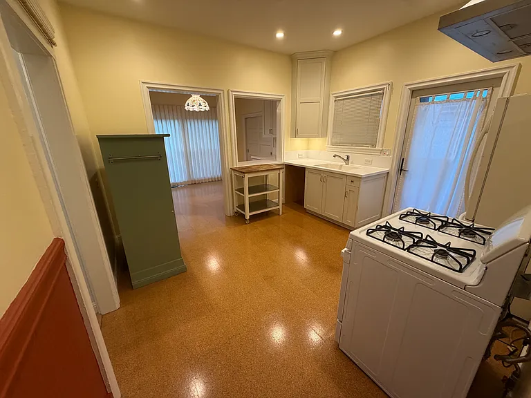 2209 Woolsey St — Photo 8