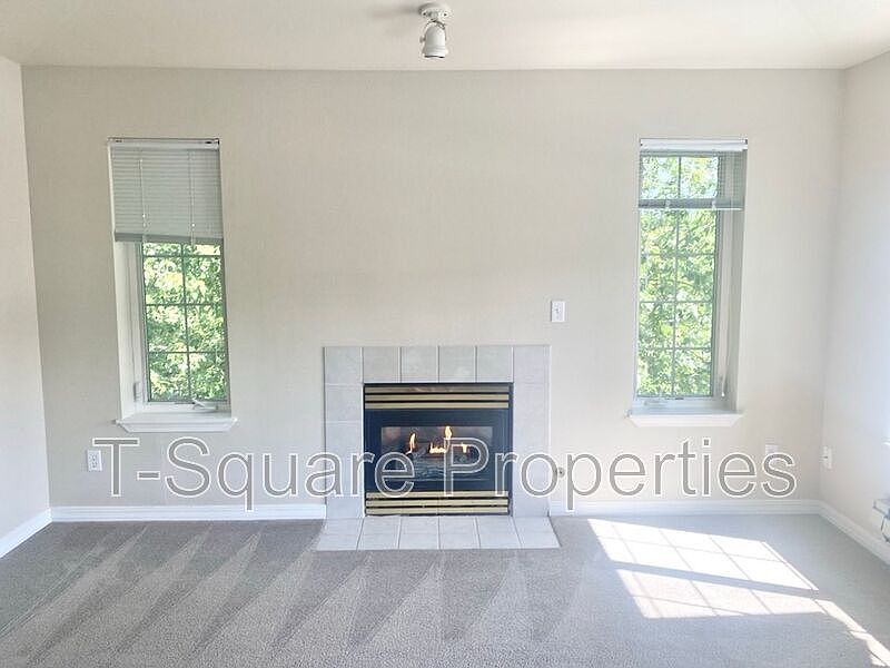 1st image of 9525 NE 180th St APT 306