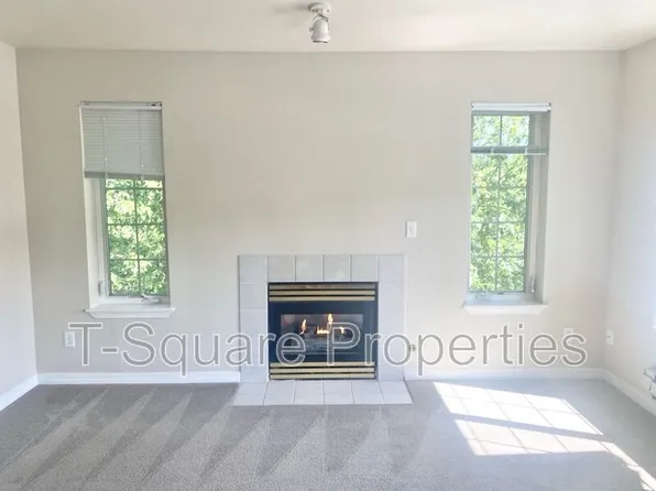 9525 NE 180th St APT 306, Bothell, WA 98011