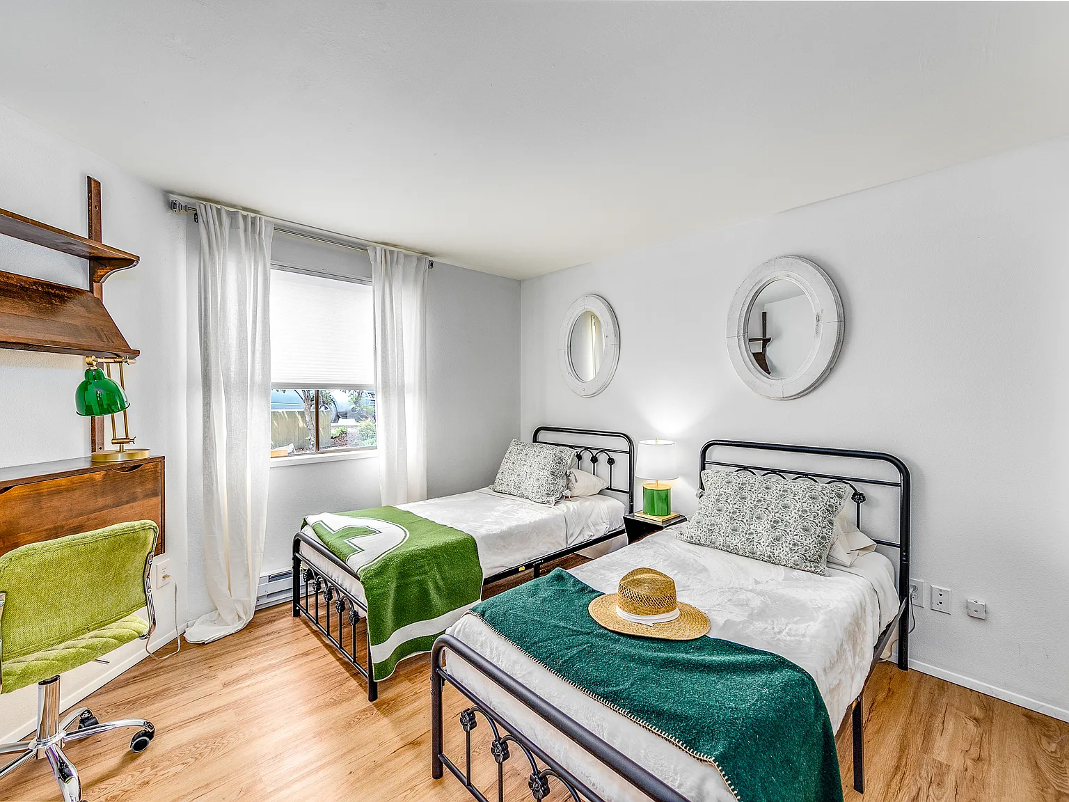 2 bed, 888 sqft, $2,100 — Photo 3