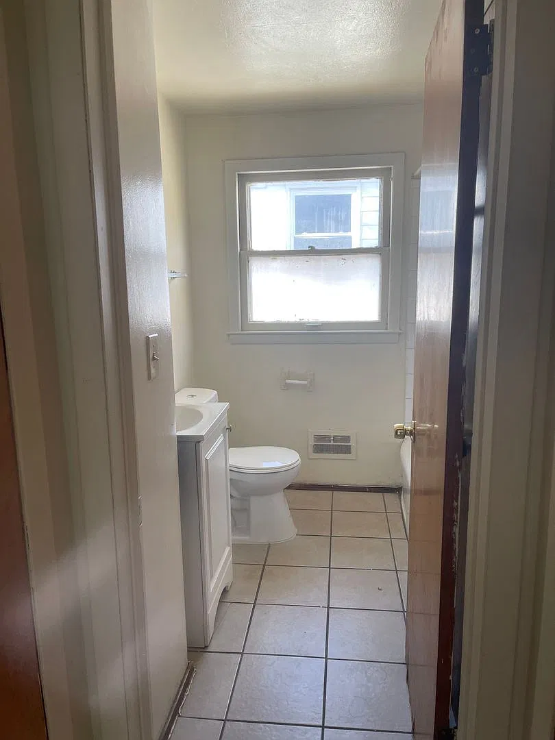 6520-6522 W Carmen Ave. (Duplex) — Photo 3