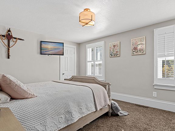 4th image of 4151 Snelling Ave