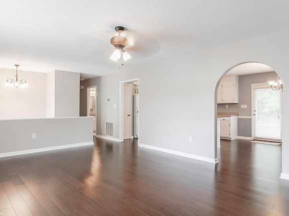 5th image of 2490 Glade Dr