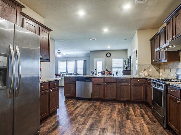 5th image of 558 Jamestown Ln