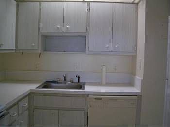 4th image of 701 Pine Dr APT 203