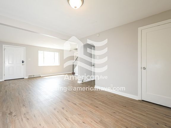 1348558_003_living_room_3.jpg