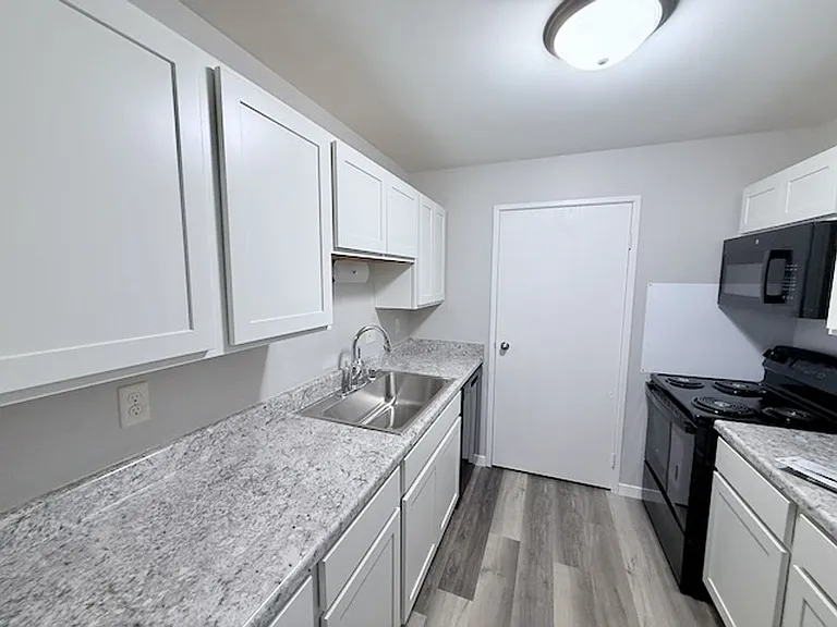 364 N Seymour St #102 — Photo 5