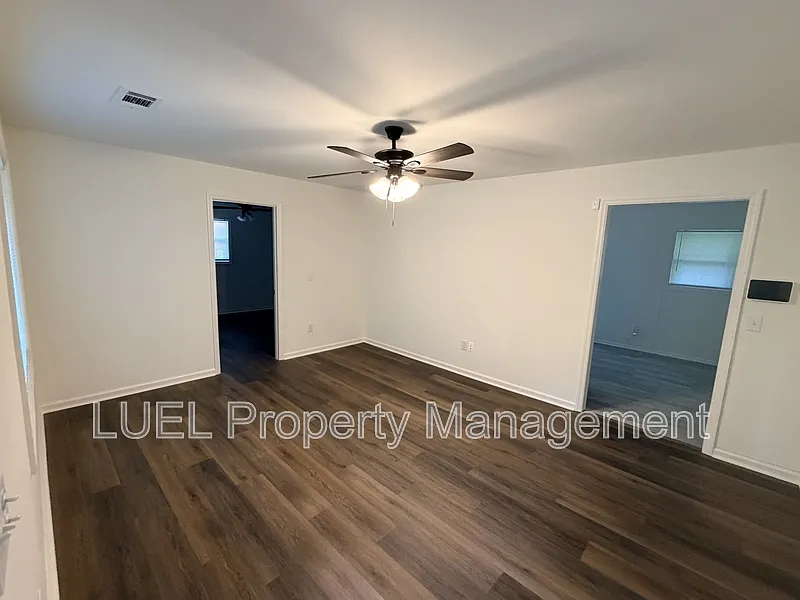 3 bed, 2.0 bath, 1325 sqft, $1,450 — Photo 4