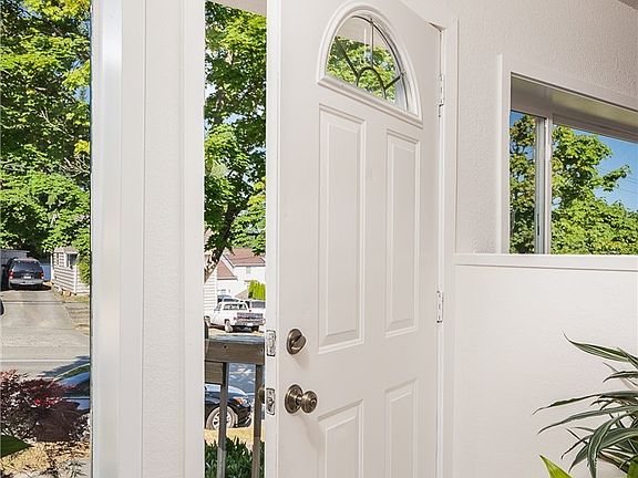 5th image of 7222 16th Ave SW