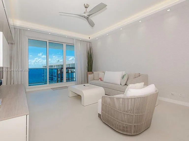 2301 Collins Ave — Photo 2