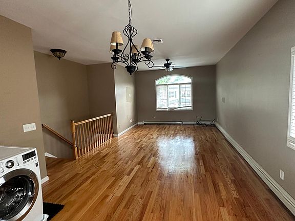 4th image of 141 Bath Ave Floor 2