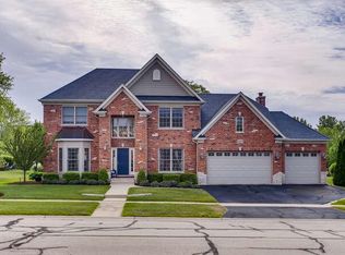 4N655 Blue Lake Cir E, St Charles, IL 60175
