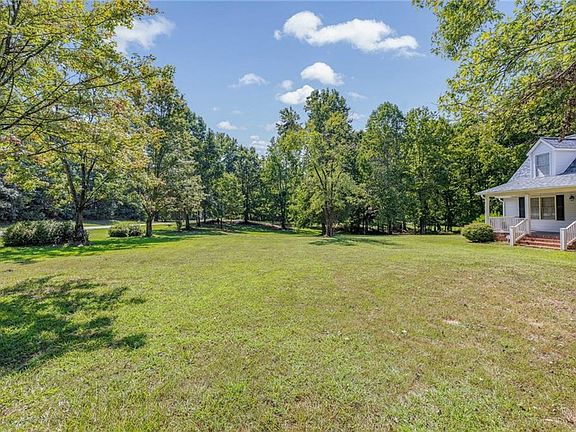 4th image of 2821 Hog Mountain Rd
