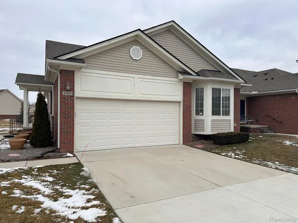47347 Mariners Point, Chesterfield, MI 48051