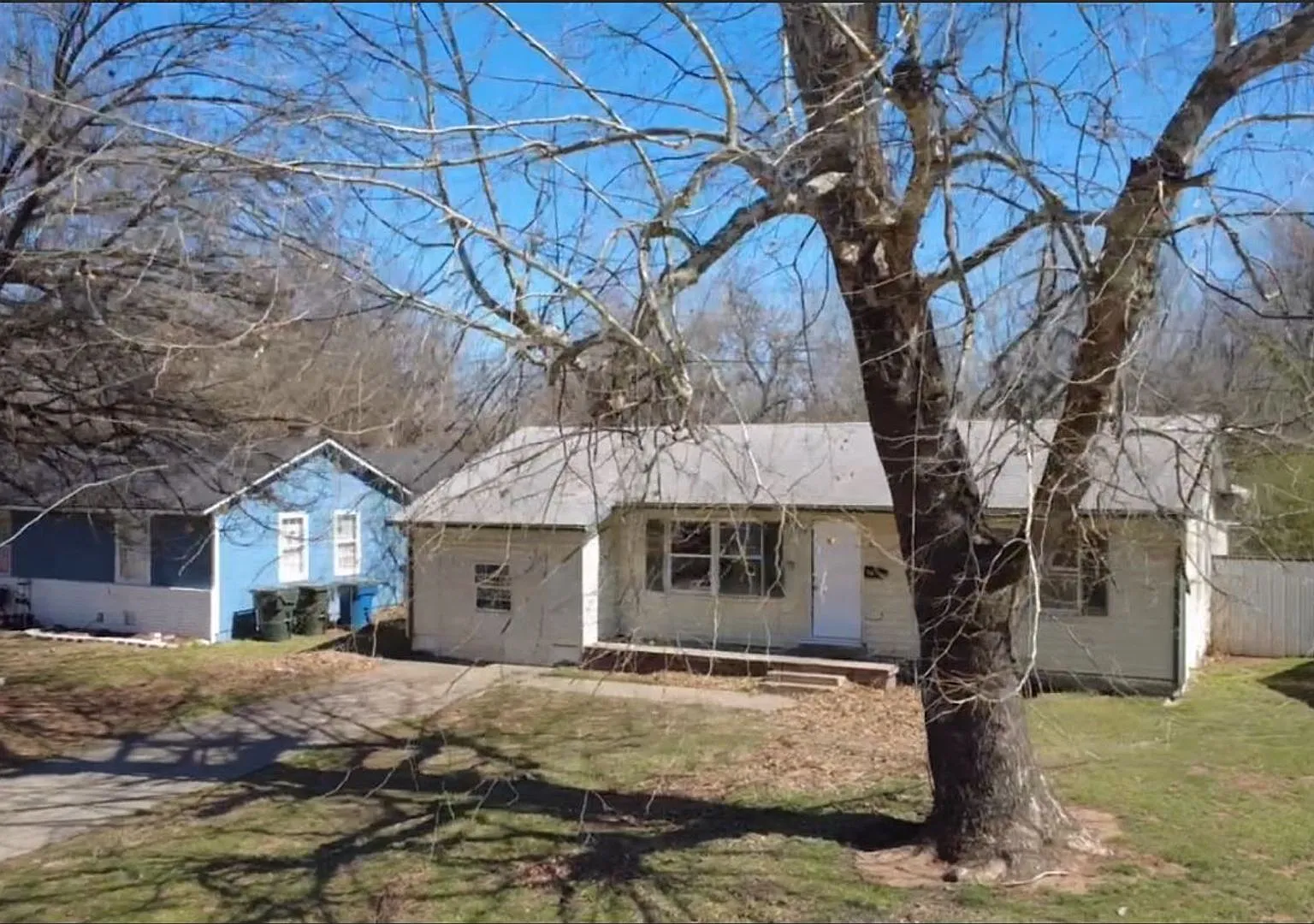Charming 4 Bedroom House! — Photo 3