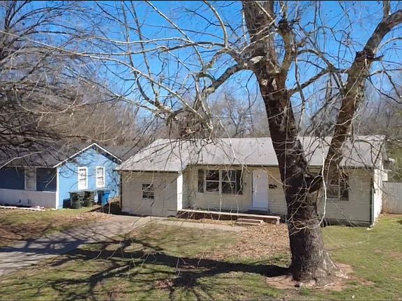 3rd image of 3512 Brookside Dr