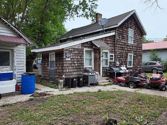 3rd image of 100 Brown Ln