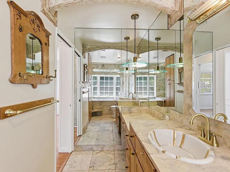 12334 Moorpark Street — Photo 17