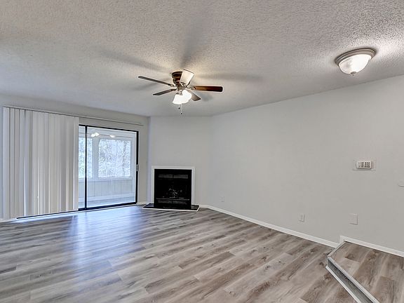 3rd image of 914 Seasons Pkwy Unit 914