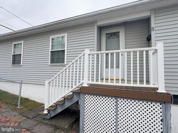 4th image of 5 Water St