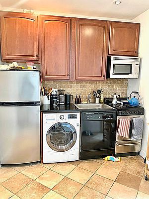 4th image of 235 E 4th St APT 3D