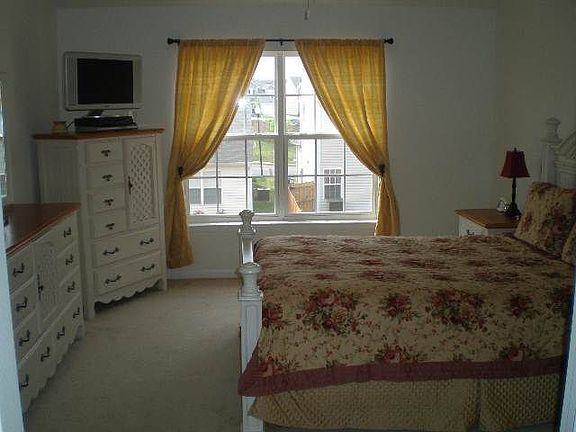 Master with vaulted ceiling