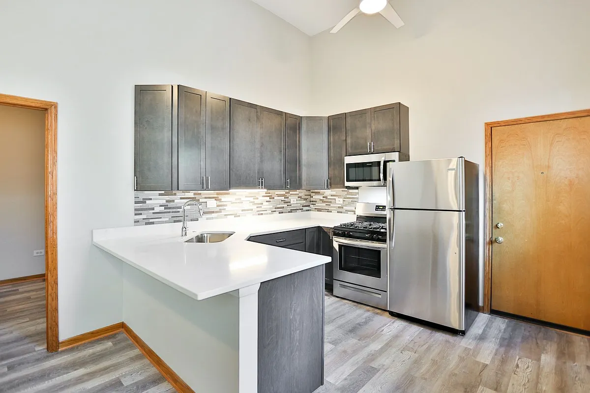 Building Photo - 1435 W Blackhawk St #3R