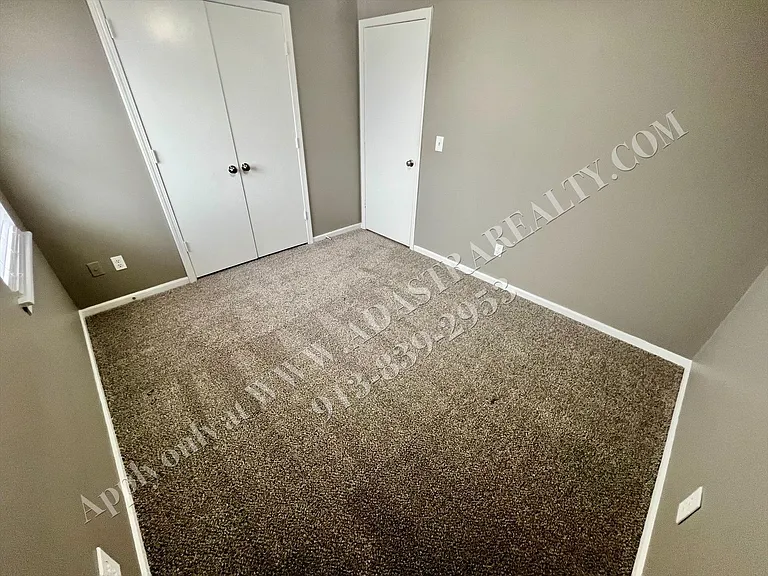 223 NW Barr Rd, Grain Valley, MO 64029 — Photo 10