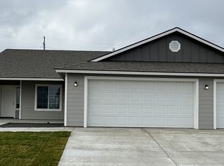 2932 Cardinal Pl, Umatilla, OR 97882