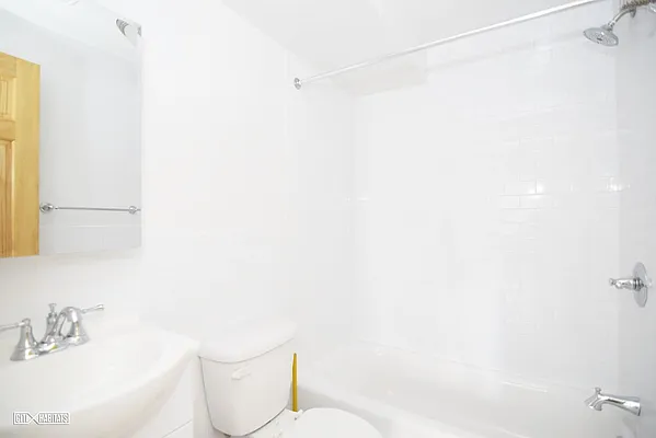 Rented by Citi Habitats | media 16