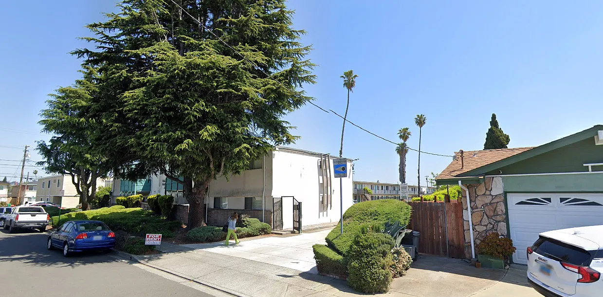 Valencia Gardens — Photo 1