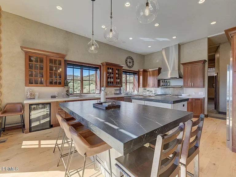 715 Aspen Ln — Photo 22