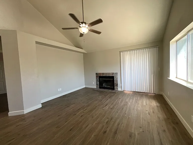 7016 N Thorne Ave — Photo 4