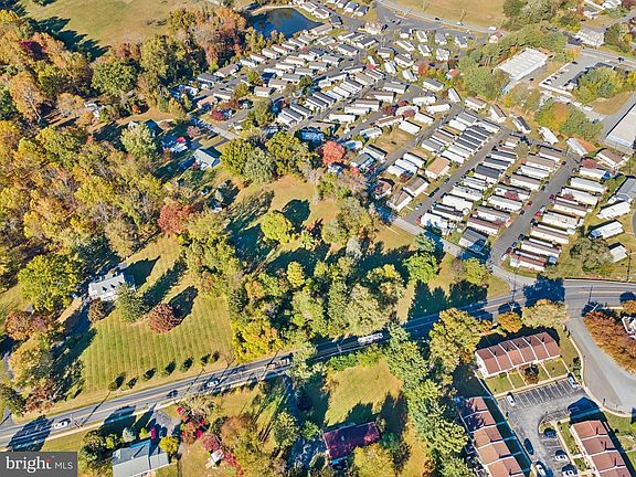 3rd image of 887 Red Hill Rd