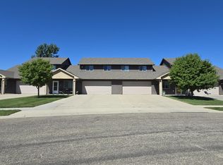 904 Villa Dr, Aberdeen, SD 57401