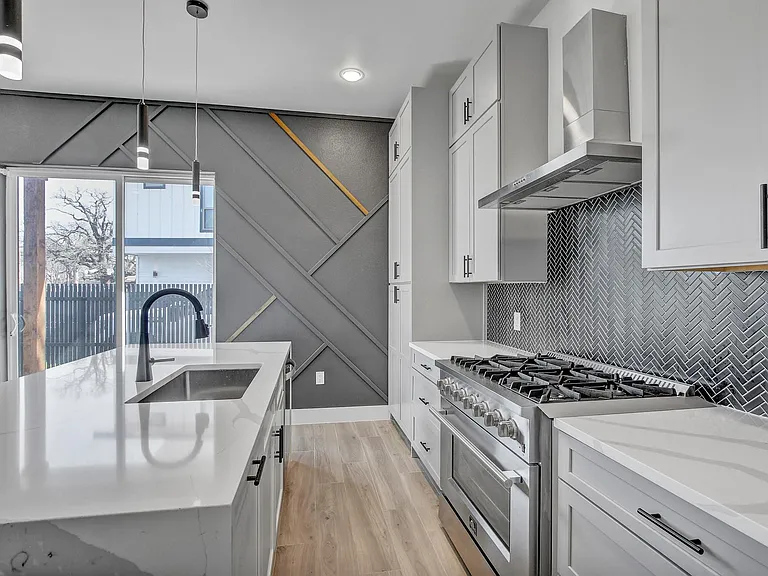 4703 Louis Ave #A — Photo 12