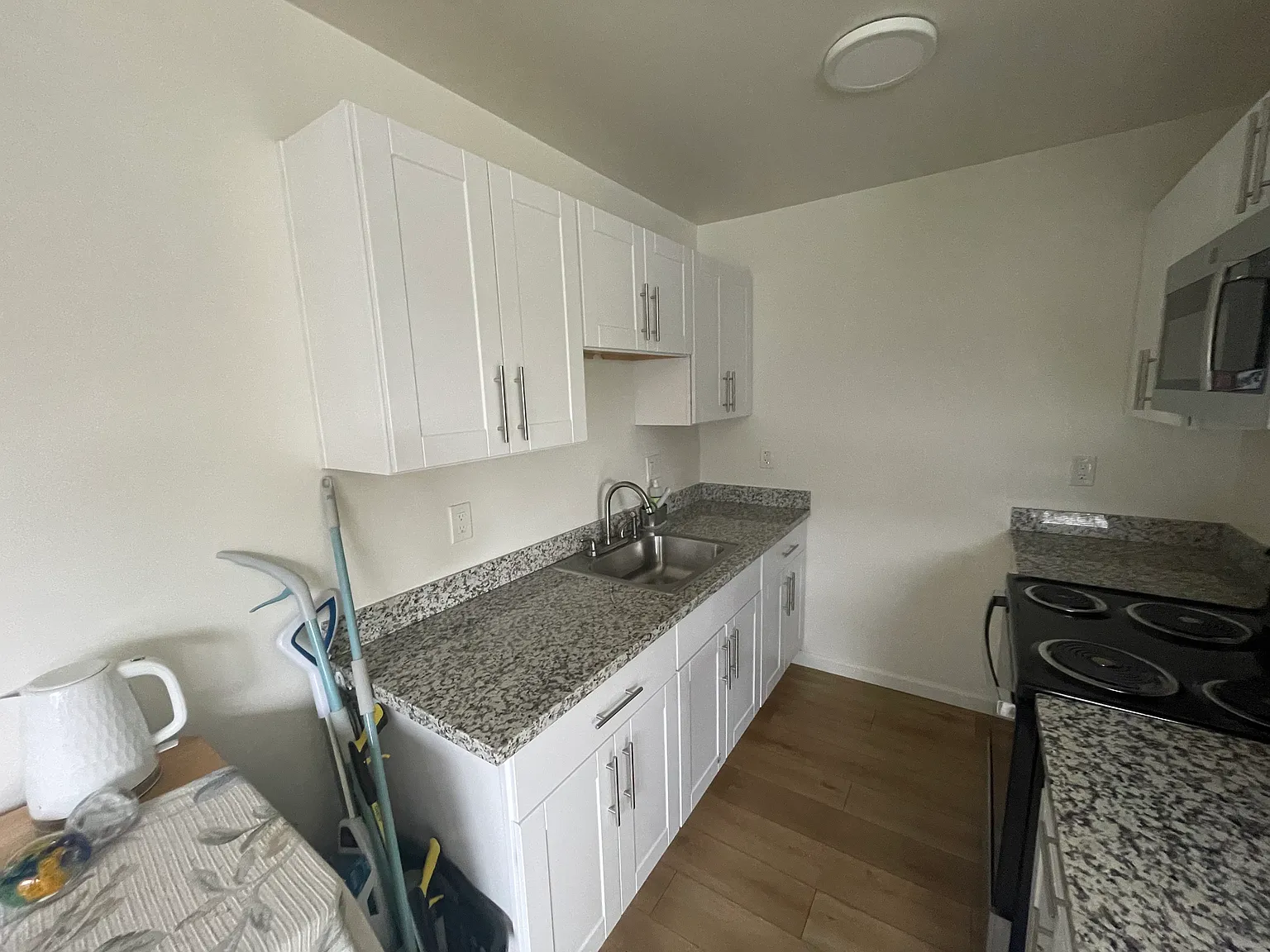 1 bed, 600 sqft, $1,800 — Photo 2
