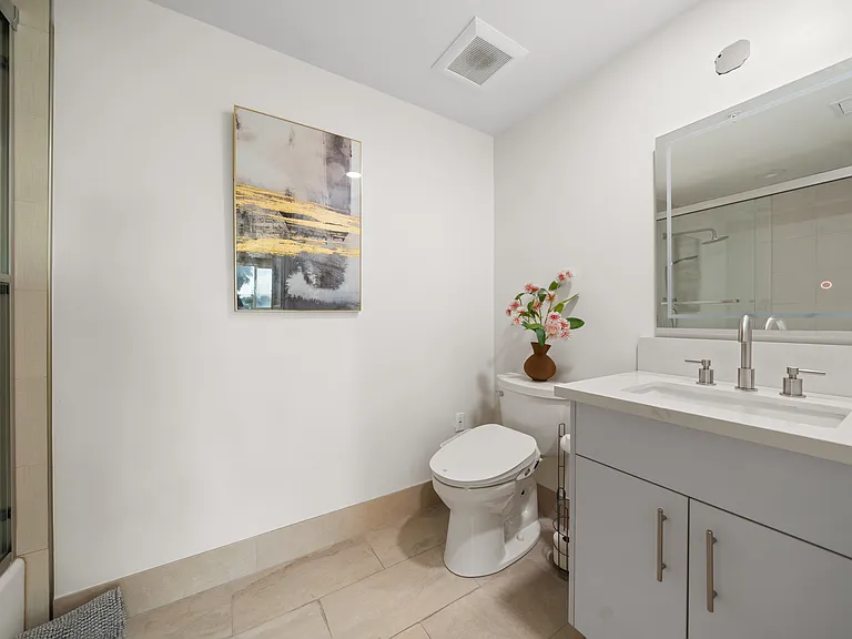 1598 Long Beach Blvd — Photo 13