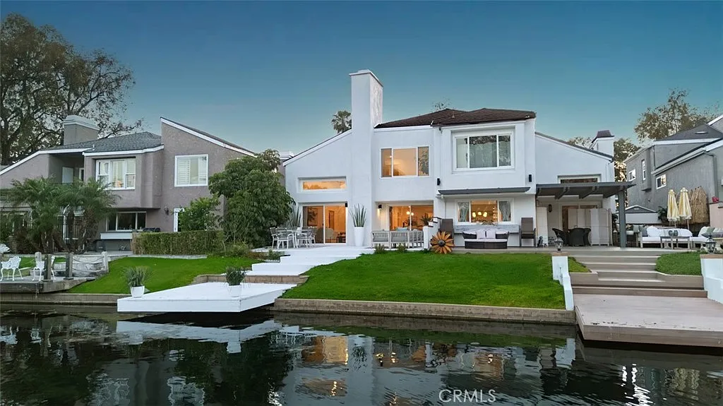 4 bed, 2030 sqft, $7,000 — Photo 1
