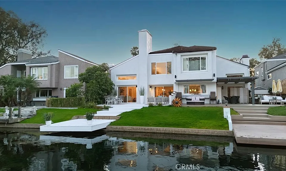 22526 Lake Forest Ln