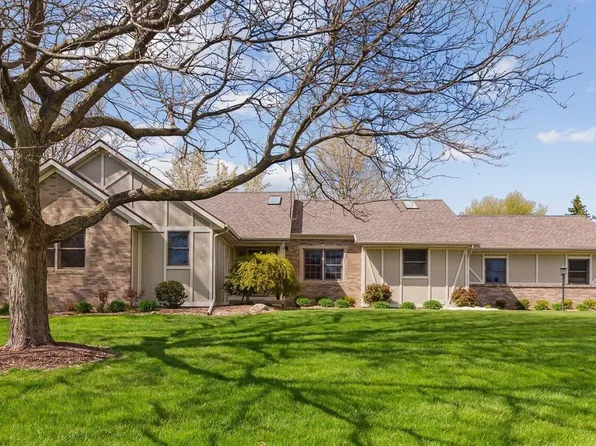 1255 Penncross Dr SE, Caledonia, MI 49316