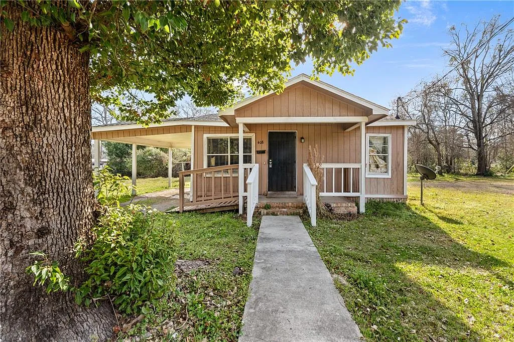 2 bed, 1.0 bath, 1032 sqft, $1,000 — Photo 1