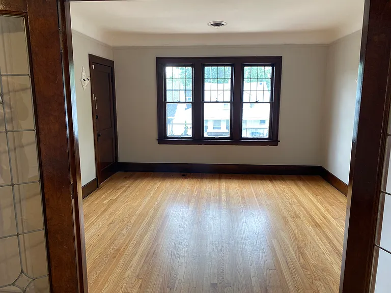 910 Beaconsfield Ave #2N — Photo 2