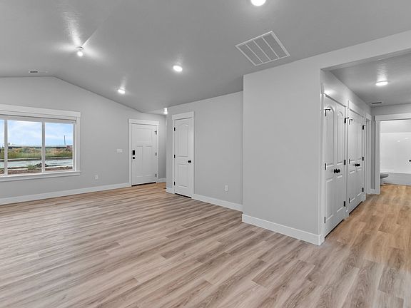 Finished home photos are representational images only. See sales agent for details.