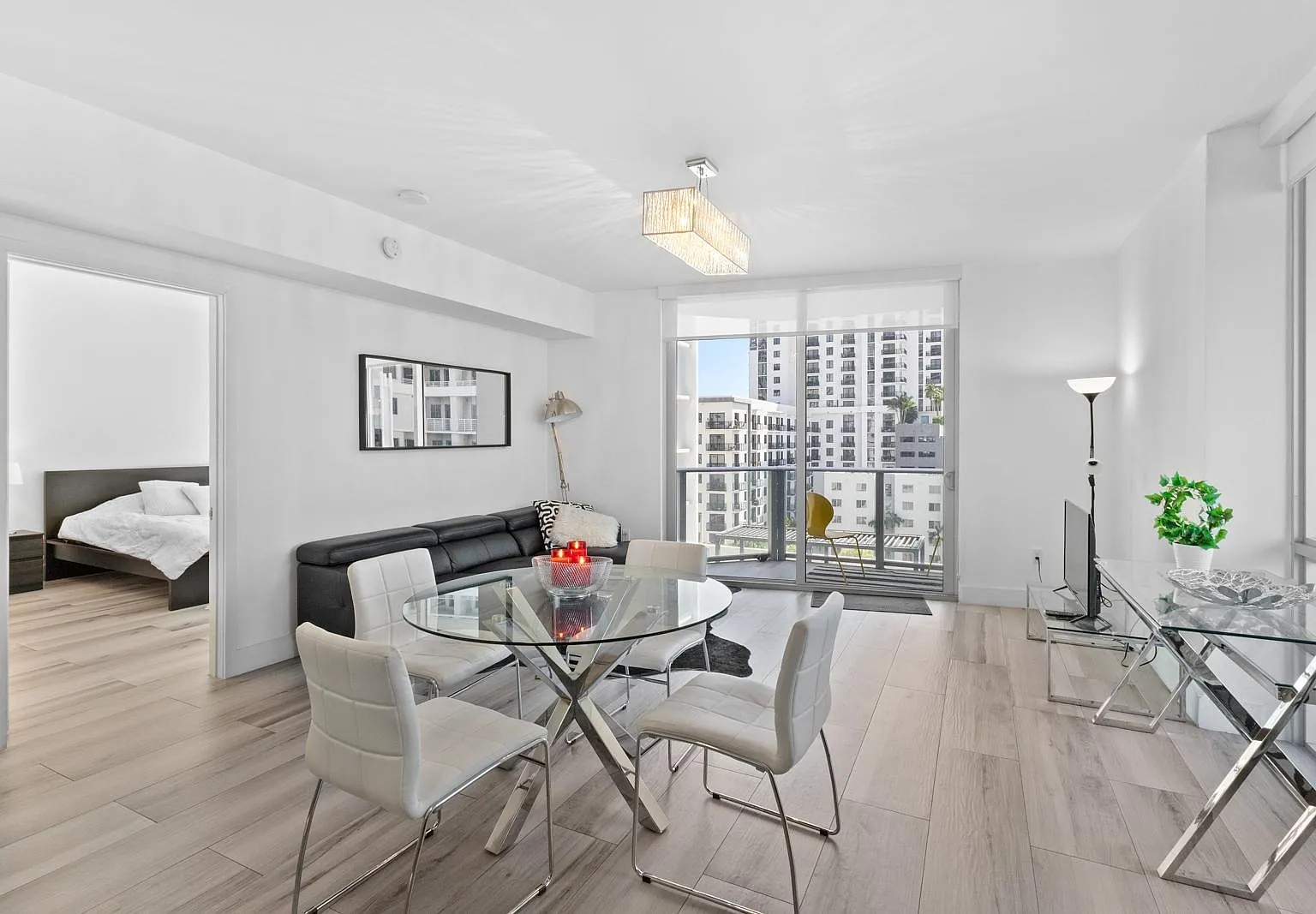 2 bed, 2.5 bath, 1037 sqft, $3,899 — Photo 3