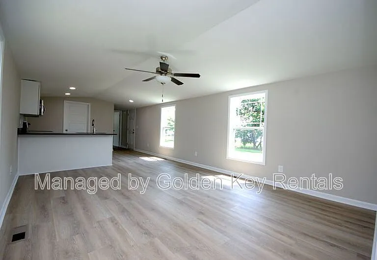 106 Lindsey Brooke Ln — Photo 2