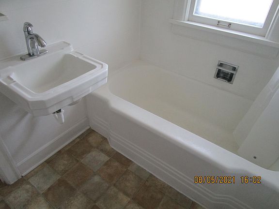 5th image of 435 S 5th St W APT 1